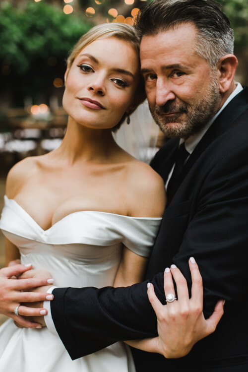Matias Ezcurra Photography, Happy couple, Anthony LaPaglia & Alexandra Henkel, embrace at their Haiku Mill wedding.