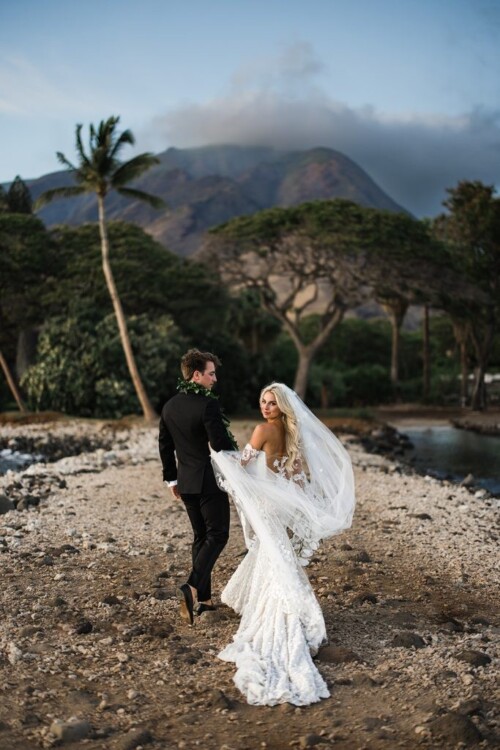 Matias Ezcurra Photography, Bride and groom walking on beach, Olowalu Plantation wedding