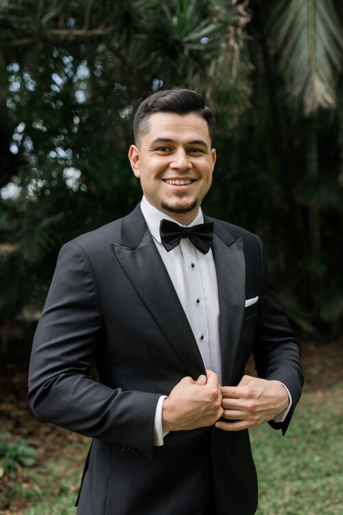 Matias Ezcurra Photography, Happy groom in tuxedo at Olowalu Plantation House wedding